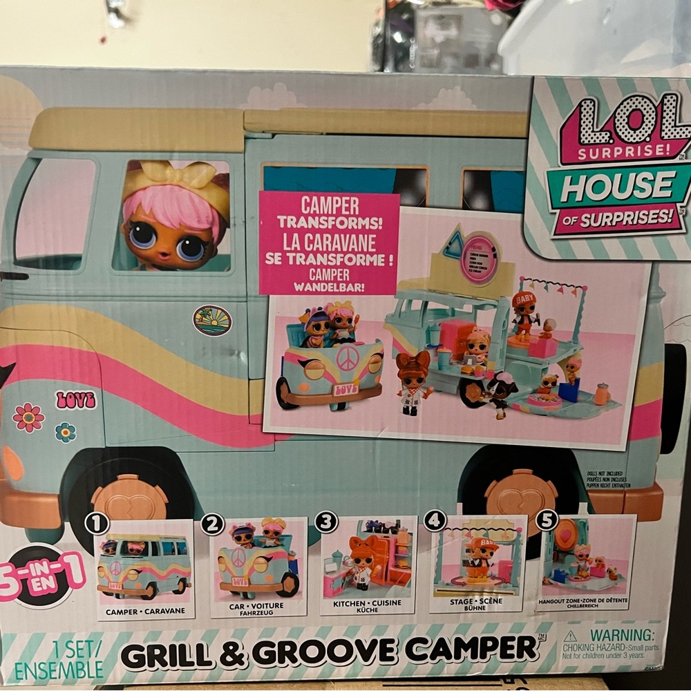 NEW L.O.L. Surprise! House of Surprises Camper - Pink and Blue
